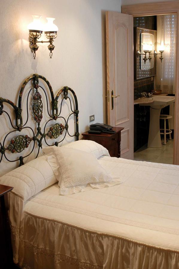 Hotel Julia Aranda de Duero Oda fotoğraf