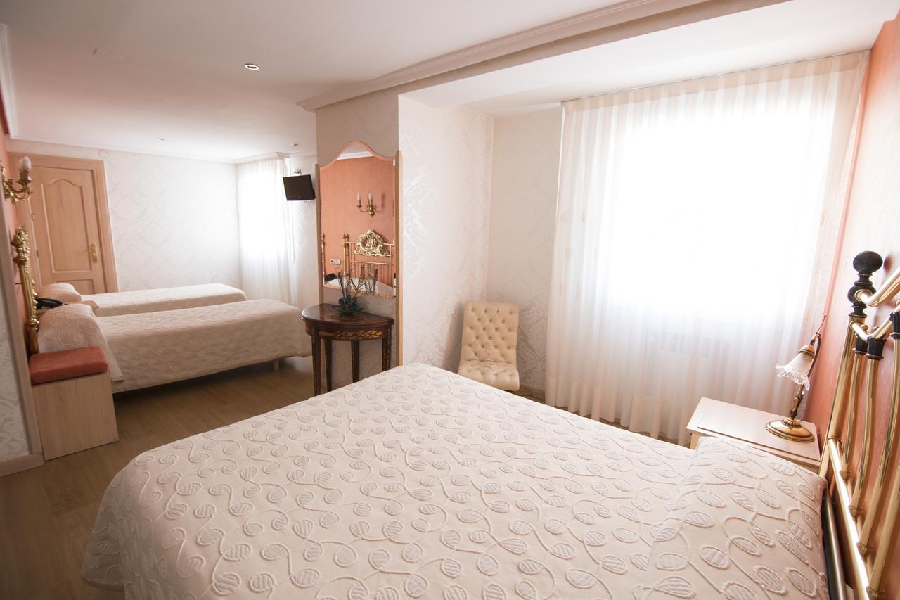 Hotel Julia Aranda de Duero Dış mekan fotoğraf